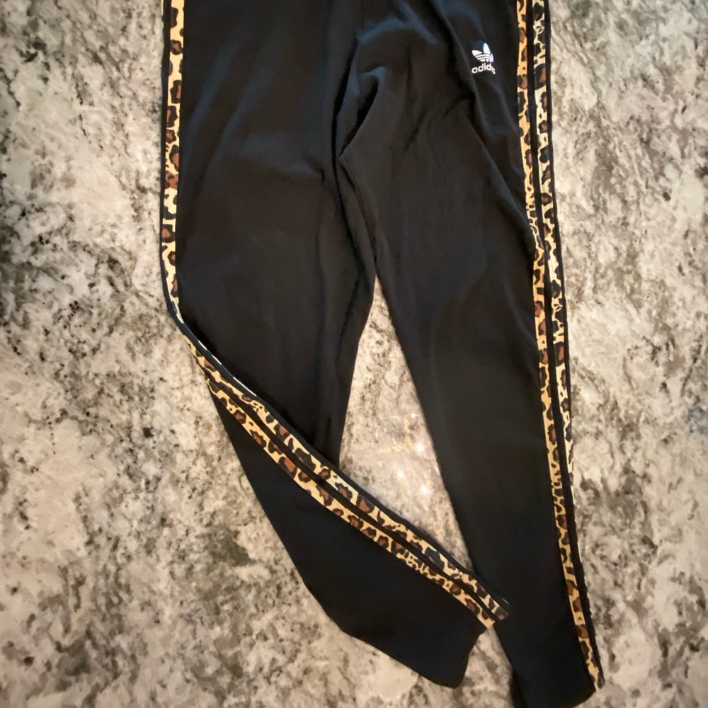 Adidas leopard trim ankle length legging